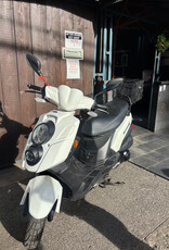Genuine Scooters 2023 White Genuine Hooligan 170i Scooter (H-45)
