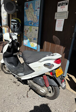 Genuine Scooters 2023 White Genuine Buddy 50cc Moped (#b-84)