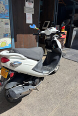 Genuine Scooters 2023 White Genuine Buddy 50cc Moped (#b-84)