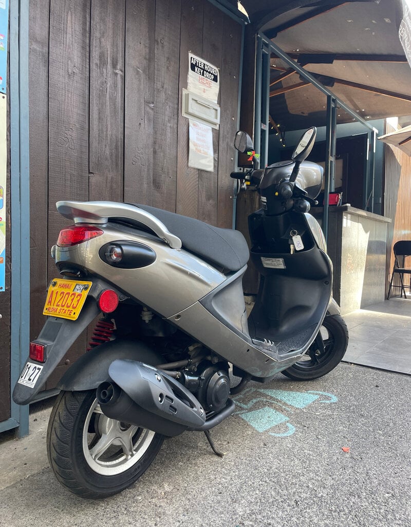 Genuine Scooters 2024 Gloss Titanium Genuine Buddy 50cc Moped (130)