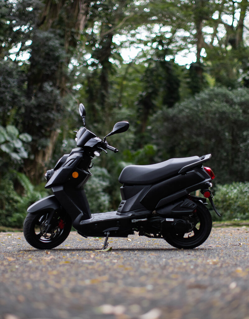Genuine Scooters 2025 Matte Black Genuine Hooligan 170i Scooter**