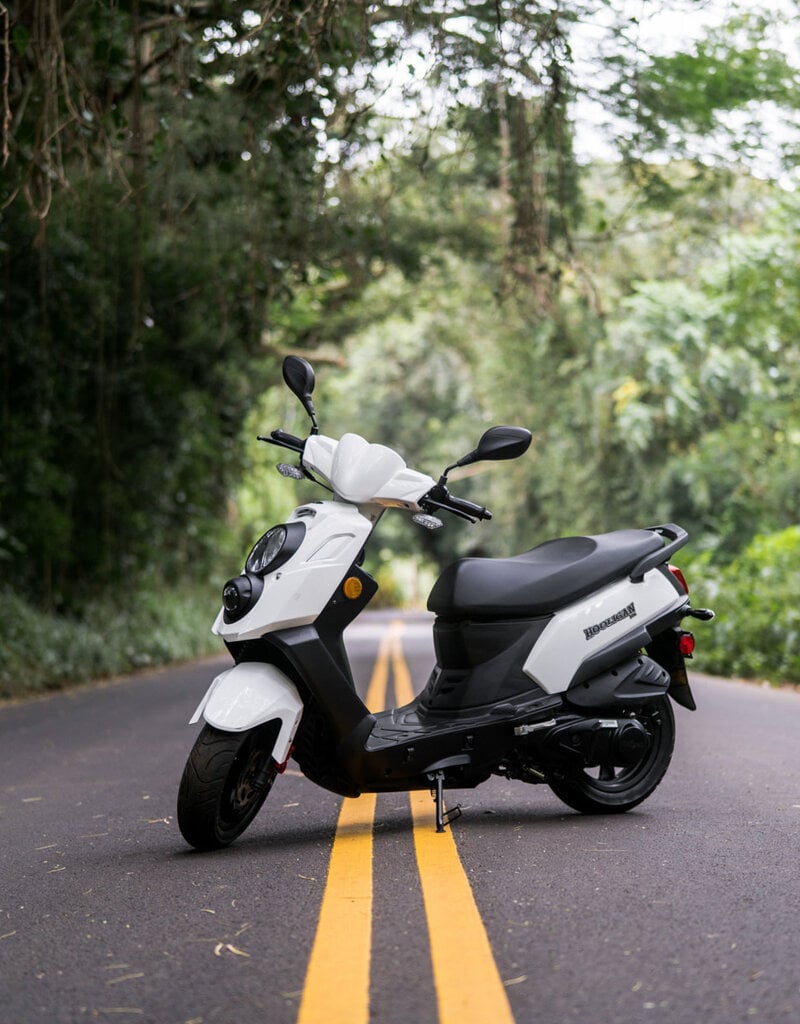 Genuine Scooters 2025 White Genuine Hooligan 170i Scooter**