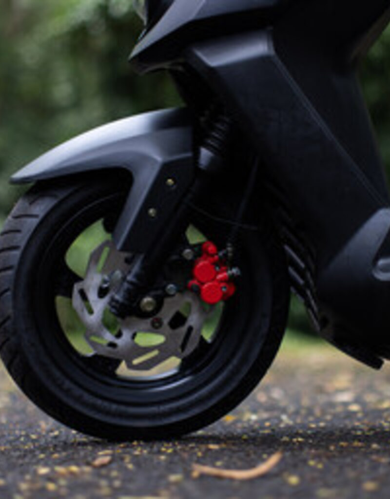 Genuine Scooters 2025 Matte Black Genuine Hooligan 170i Scooter**