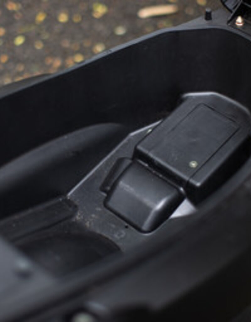 Genuine Scooters 2025 Matte Black Genuine Hooligan 170i Scooter**