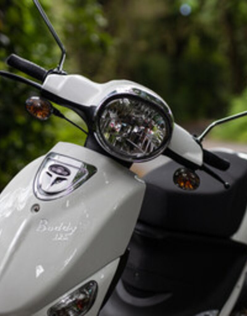 Genuine Scooters 2025 White Genuine Buddy 125cc Scooter**