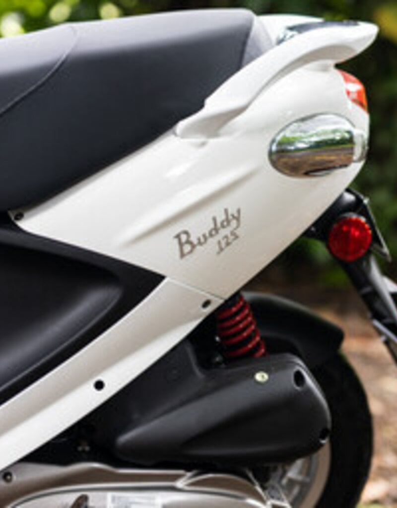Genuine Scooters 2025 White Genuine Buddy 125cc Scooter**