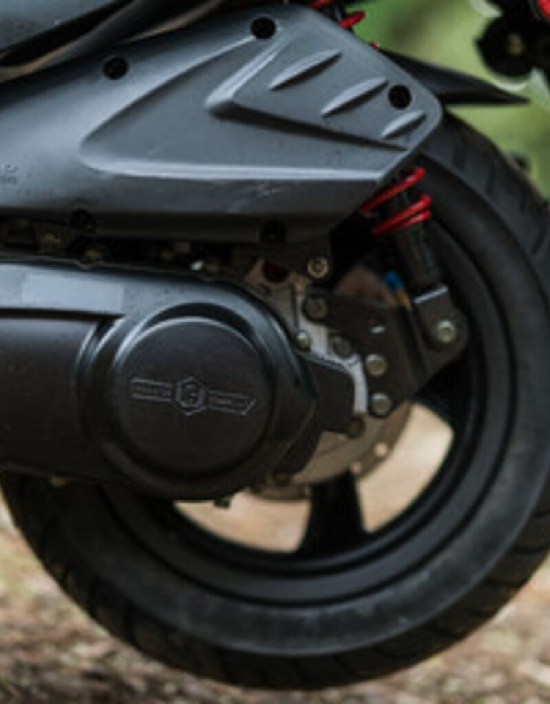 Genuine Scooters 2025 White Genuine Hooligan 170i Scooter**