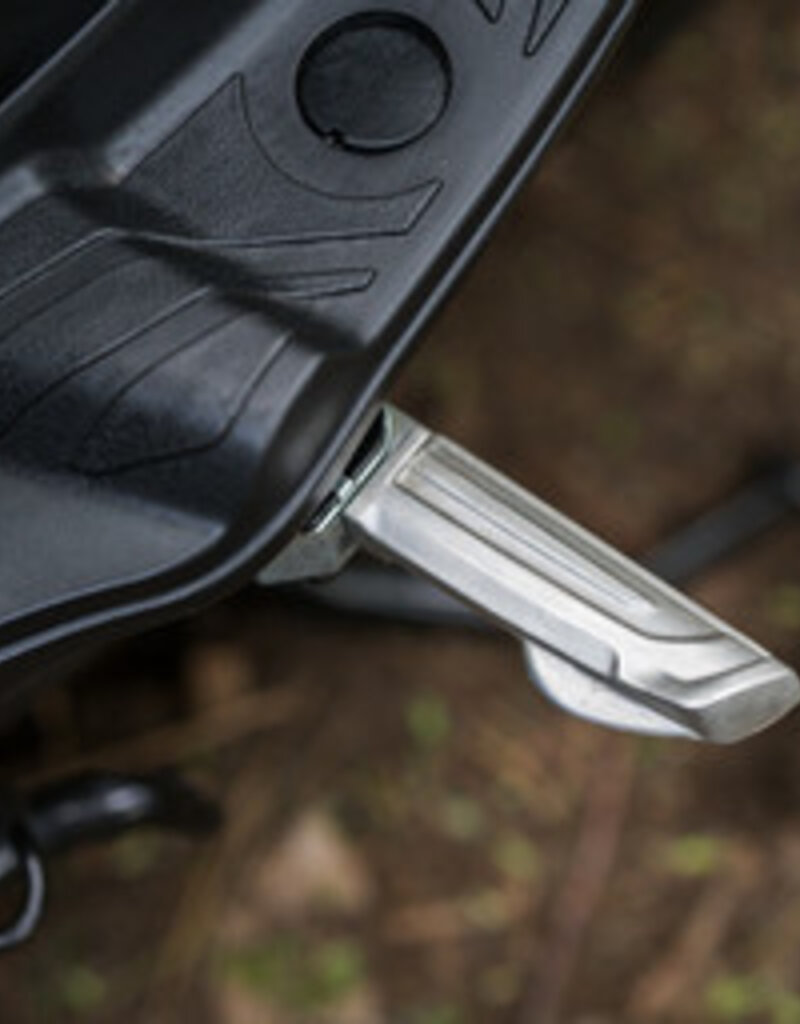 Genuine Scooters 2025 White Genuine Hooligan 170i Scooter**