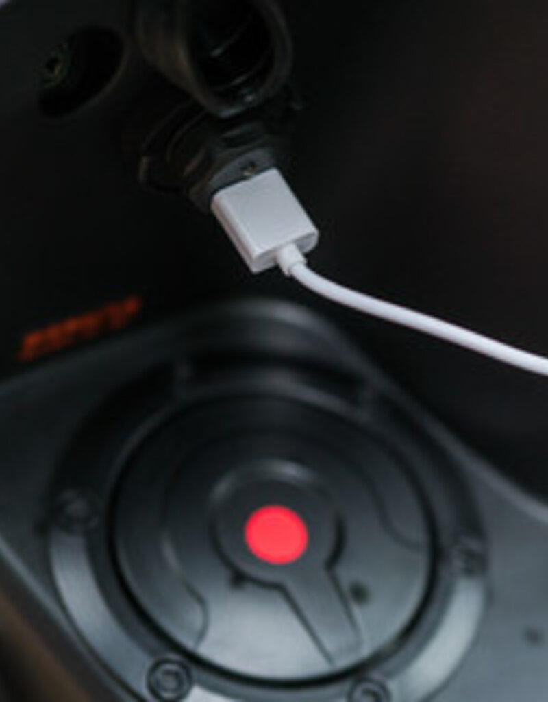 Genuine Scooters 2025 White Genuine Hooligan 170i Scooter**