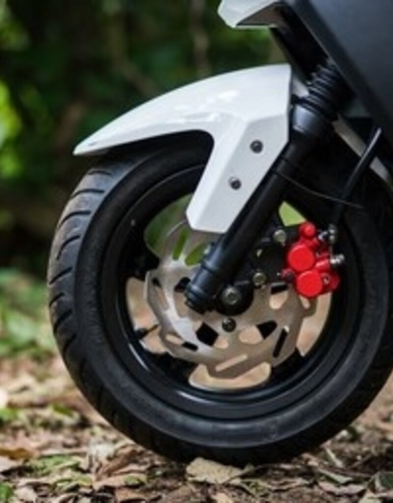 Genuine Scooters 2025 White Genuine Hooligan 170i Scooter**