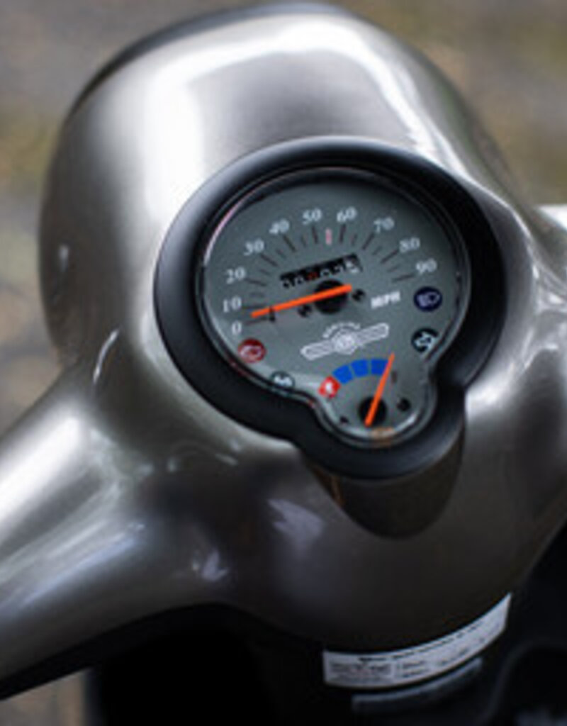 Genuine Scooters 2026 Gloss Titanium Genuine Buddy 170i Scooter**