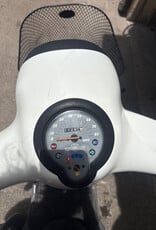 Genuine Scooters 2022 White Buddy 50cc Moped (0464)