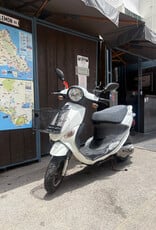 Genuine Scooters 2022 White Buddy 50cc Moped (0464)