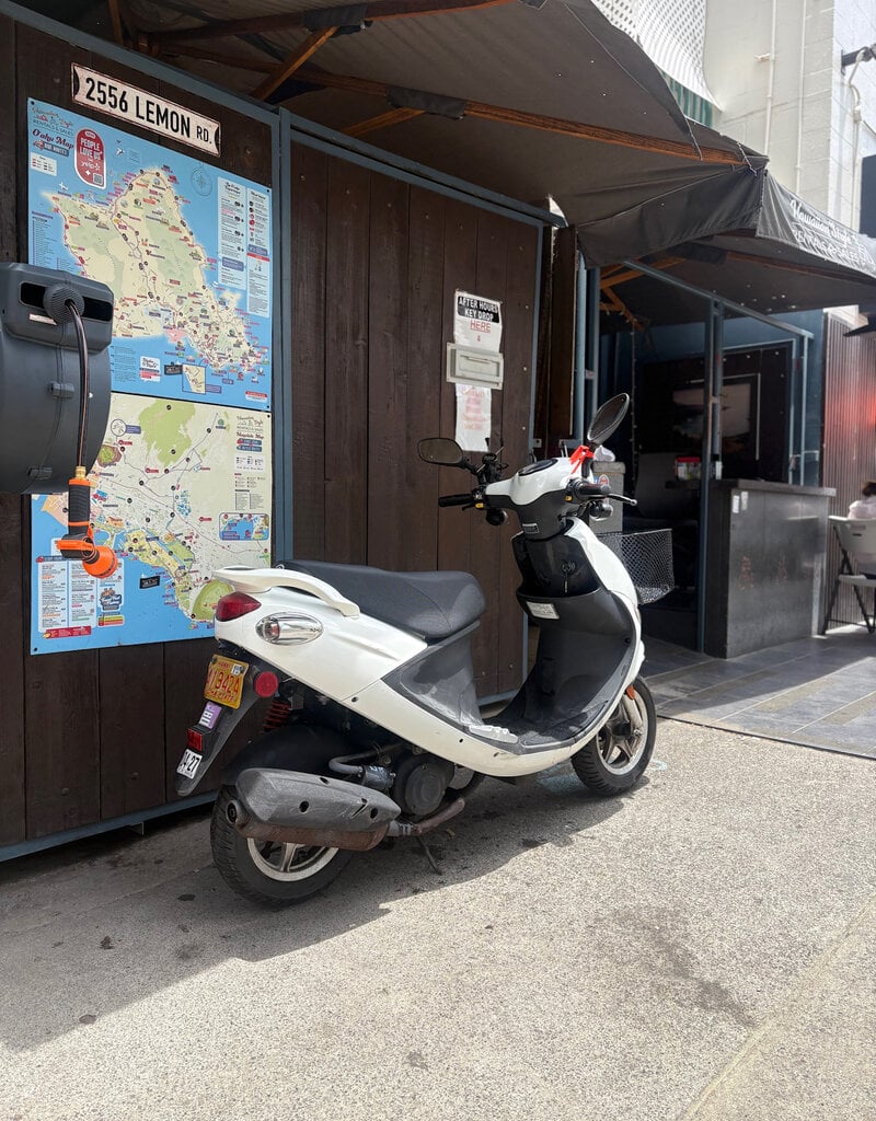 Genuine Scooters 2022 White Buddy 50cc Moped (0464)