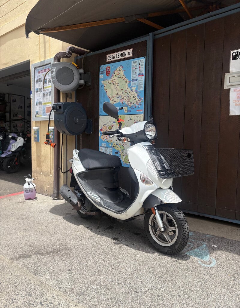 Genuine Scooters 2022 White Buddy 50cc Moped (0464)