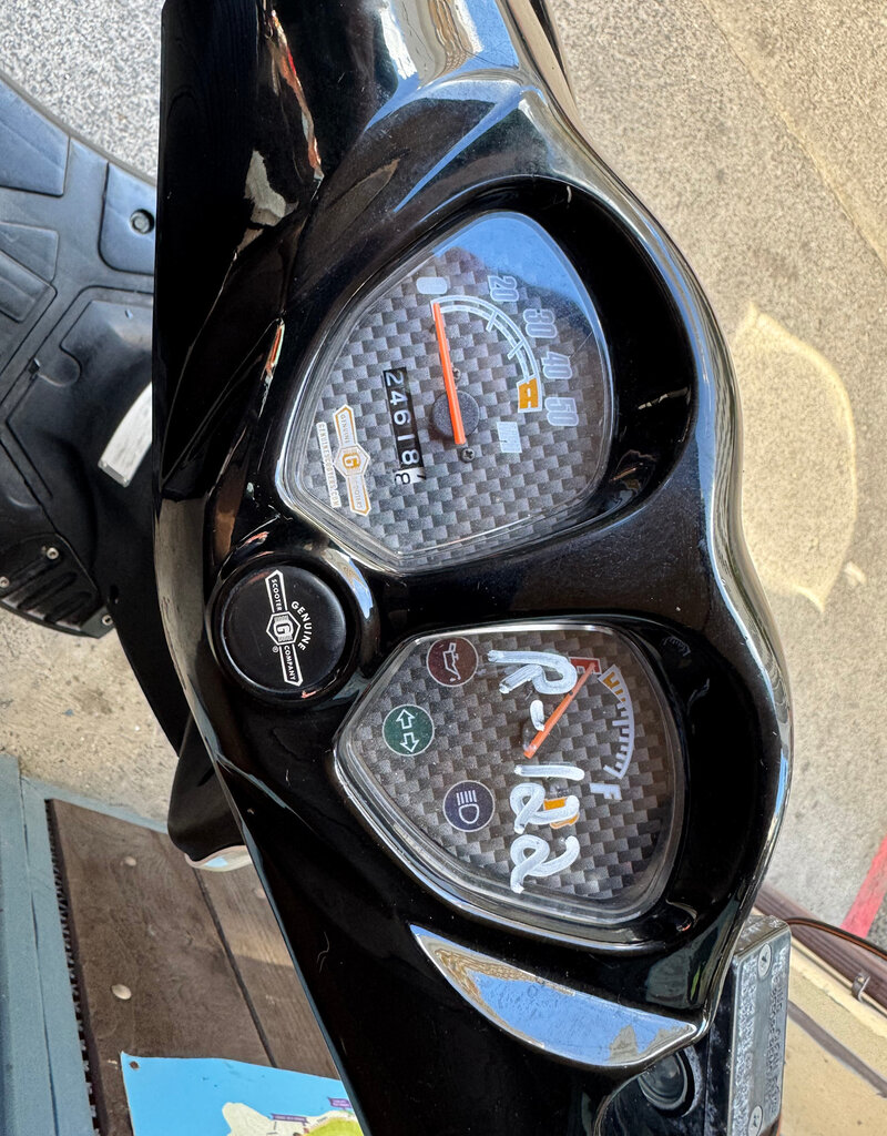 Genuine Scooters 2024 White Genuine Roughhouse 50cc Moped (r-122)