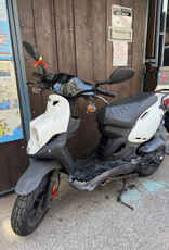 Genuine Scooters 2024 White Genuine Roughhouse 50cc Moped (r-122)