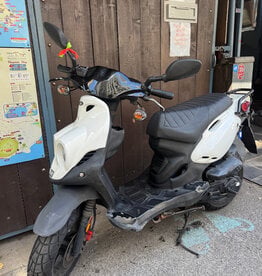 Genuine Scooters 2024 White Genuine Roughhouse 50cc Moped (r-122)