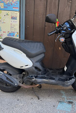 Genuine Scooters 2024 White Genuine Roughhouse 50cc Moped (r-122)