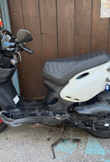 Genuine Scooters 2024 White Genuine Roughhouse 50cc Moped (r-122)