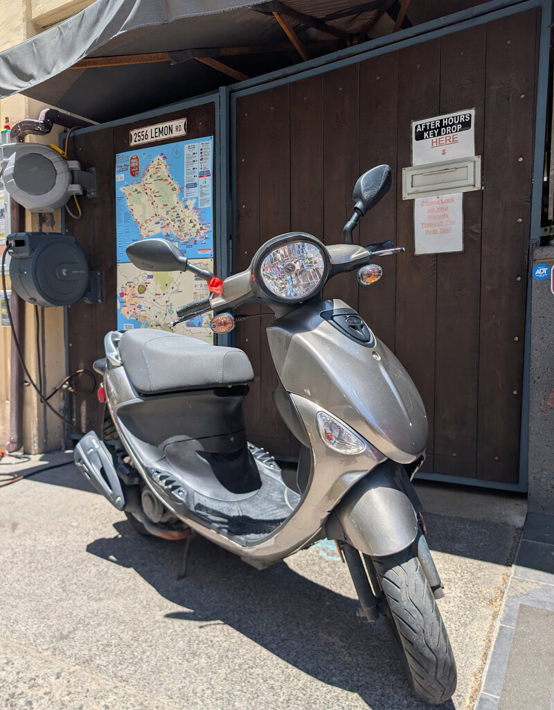Genuine Scooters 2024 Gloss Titanium Genuine Buddy 50cc Moped ( BB 5619)