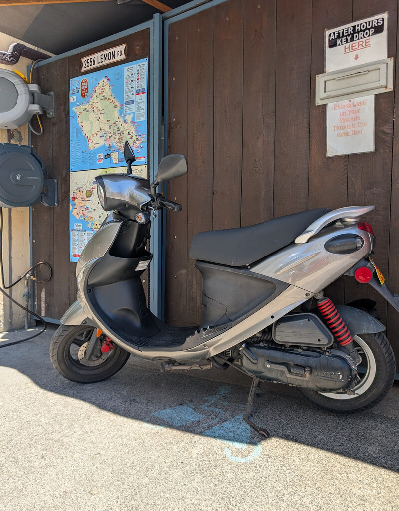 Genuine Scooters 2024 Gloss Titanium Genuine Buddy 50cc Moped ( BB 5619)