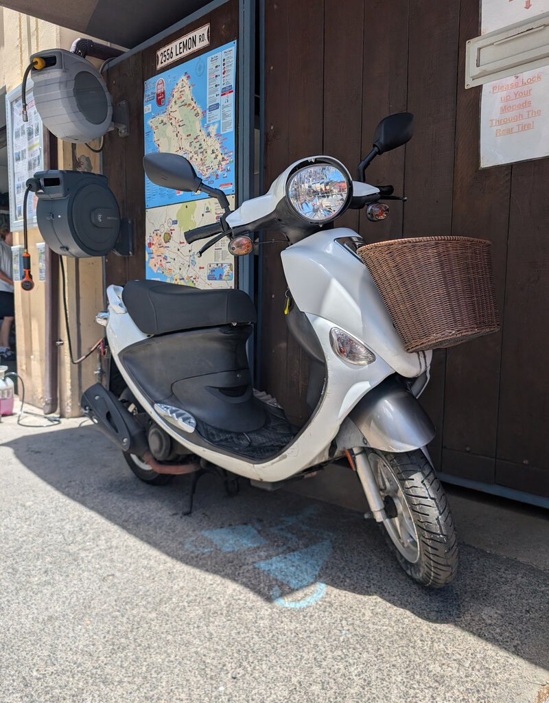 Genuine Scooters 2022 White Genuine Buddy 50cc Moped (BB 1876)