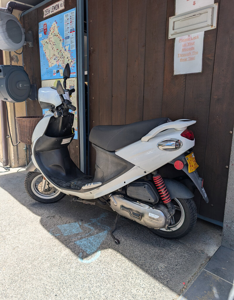 Genuine Scooters 2022 White Genuine Buddy 50cc Moped (BB 1876)