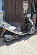 Genuine Scooters 2022 White Genuine Buddy 50cc Moped (BB 1876)