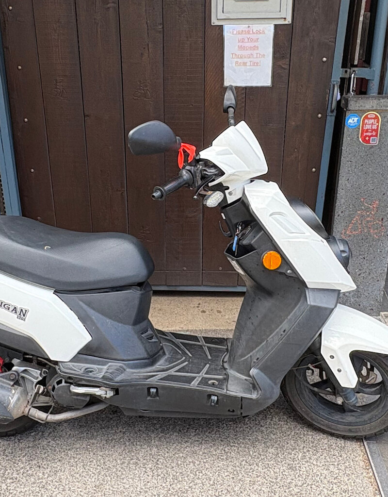 Genuine Scooters 2022 White Genuine Hooligan 170i Scooter (#H-46)
