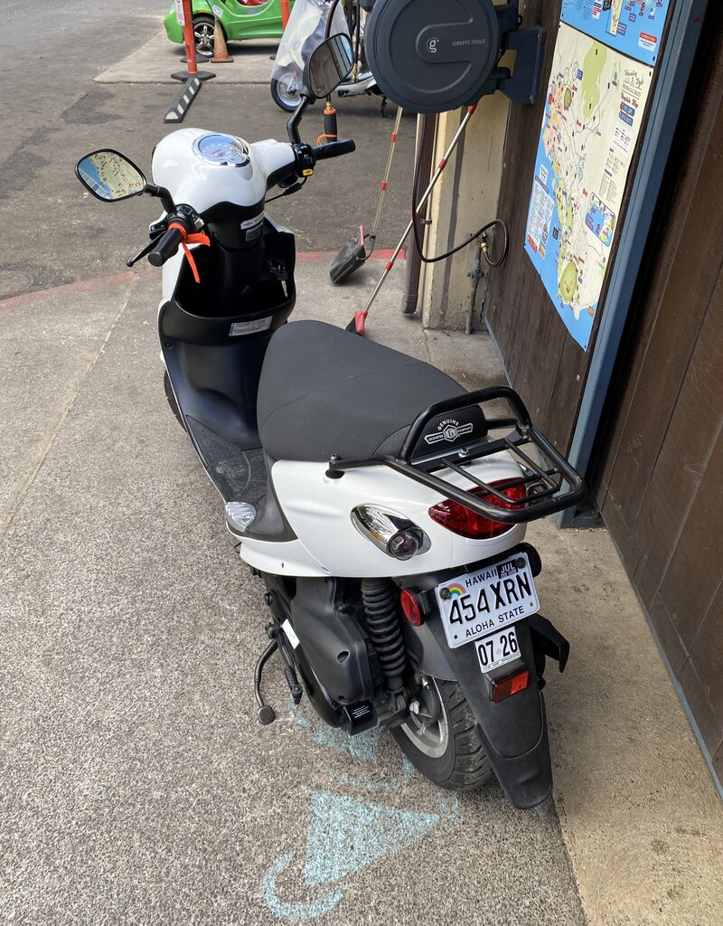 Genuine Scooters 2024 White Genuine Buddy 125cc Scooter BB2058