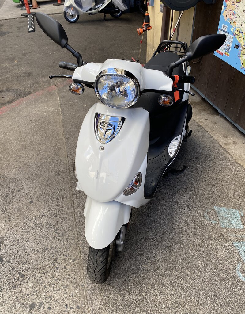 Genuine Scooters 2024 White Genuine Buddy 125cc Scooter BB2058