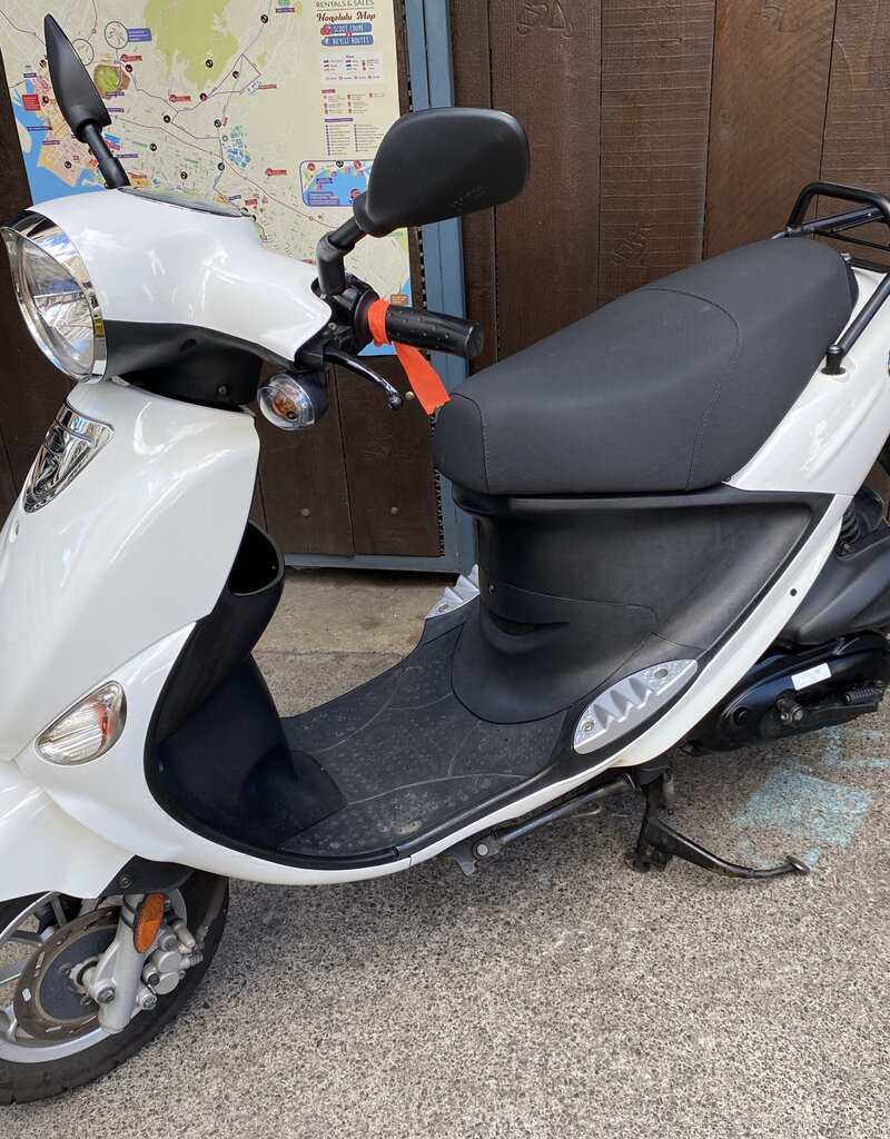 Genuine Scooters 2024 White Genuine Buddy 125cc Scooter BB2058
