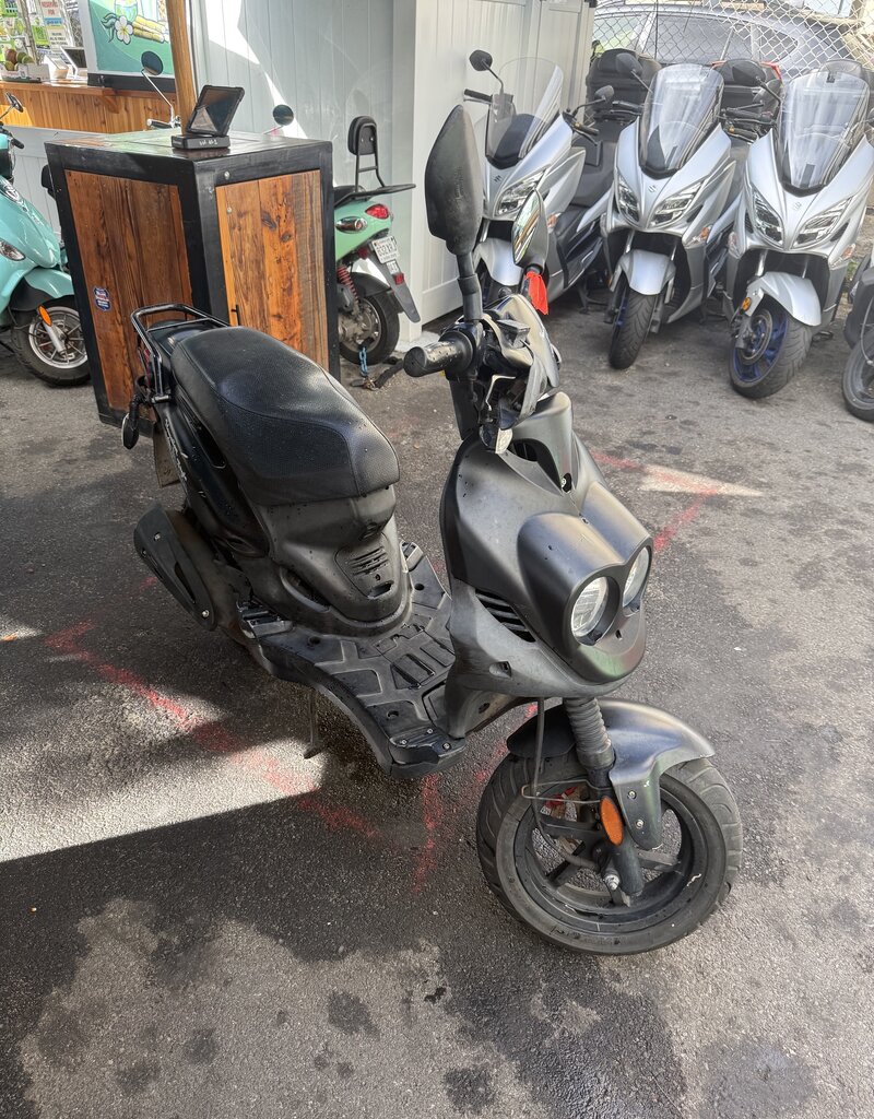 Genuine Scooters 2024 Matte Titanium Genuine Roughhouse Sport 50cc Moped (LX-70)