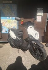 Genuine Scooters 2023 White Genuine Roughhouse 50 cc Moped (5166)