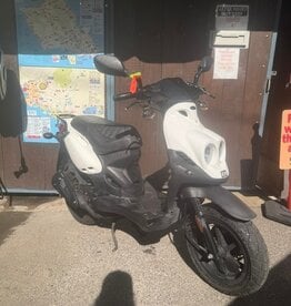 Genuine Scooters 2023 White Genuine Roughhouse 50 cc Moped (5166)