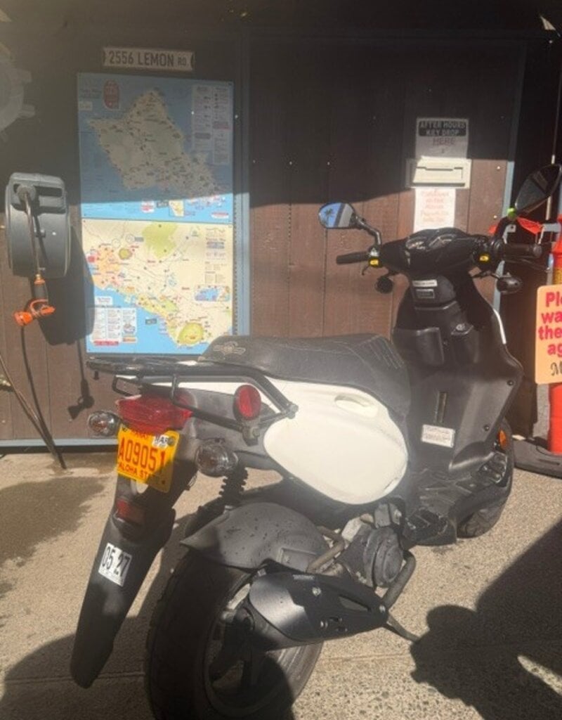 Genuine Scooters 2023 White Genuine Roughhouse 50 cc Moped (5166)