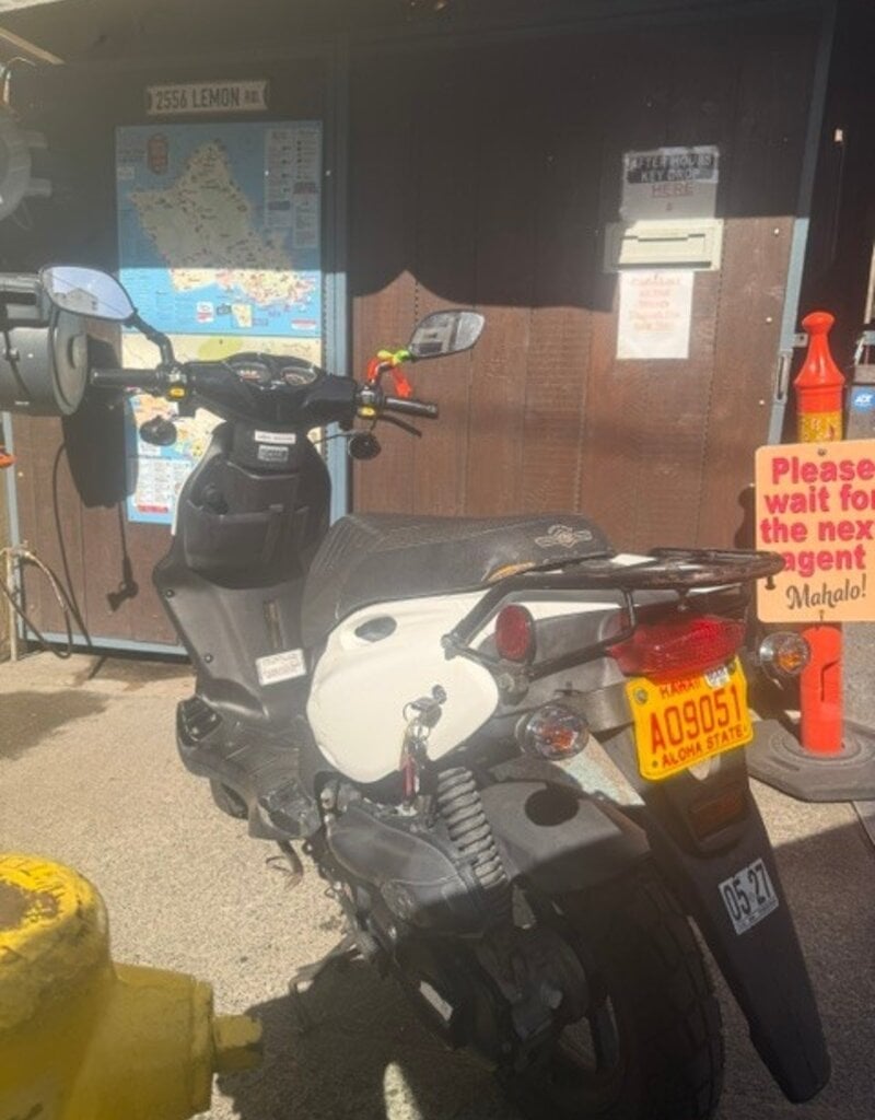 Genuine Scooters 2023 White Genuine Roughhouse 50 cc Moped (5166)