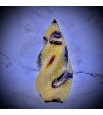 FLAME SHAPE – JASPER, SEPTARIAN 4-5″H