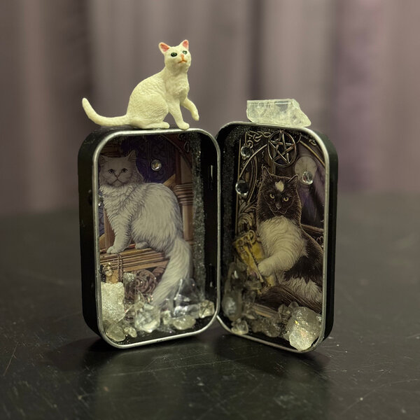 Spell Shrine Box by Laurie Cabot - Psychic White Cat Familiar
