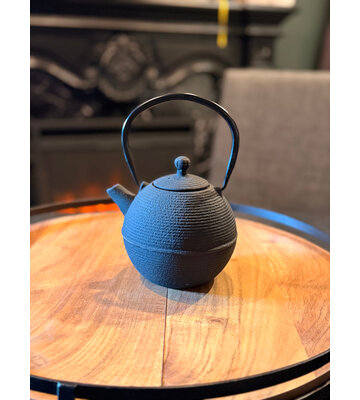 Round Teapot With Handle