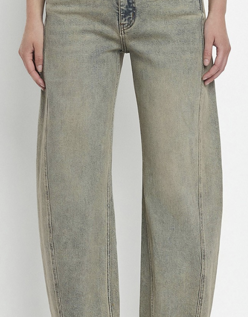 Curvy Barrel Denim