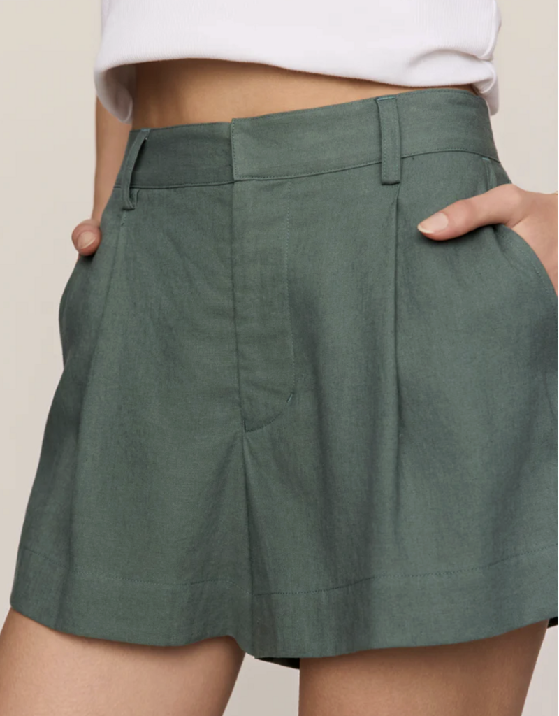 \ Vantage Linen Short