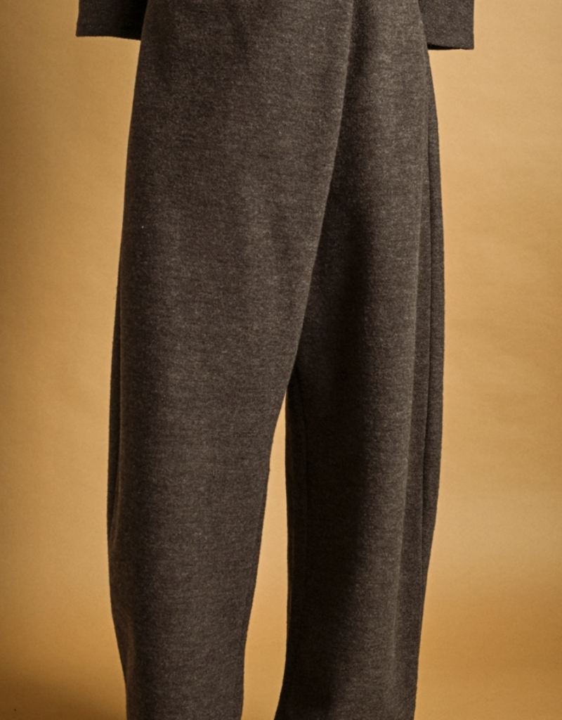 UNBALANCED BUTTON PLACE PANTS