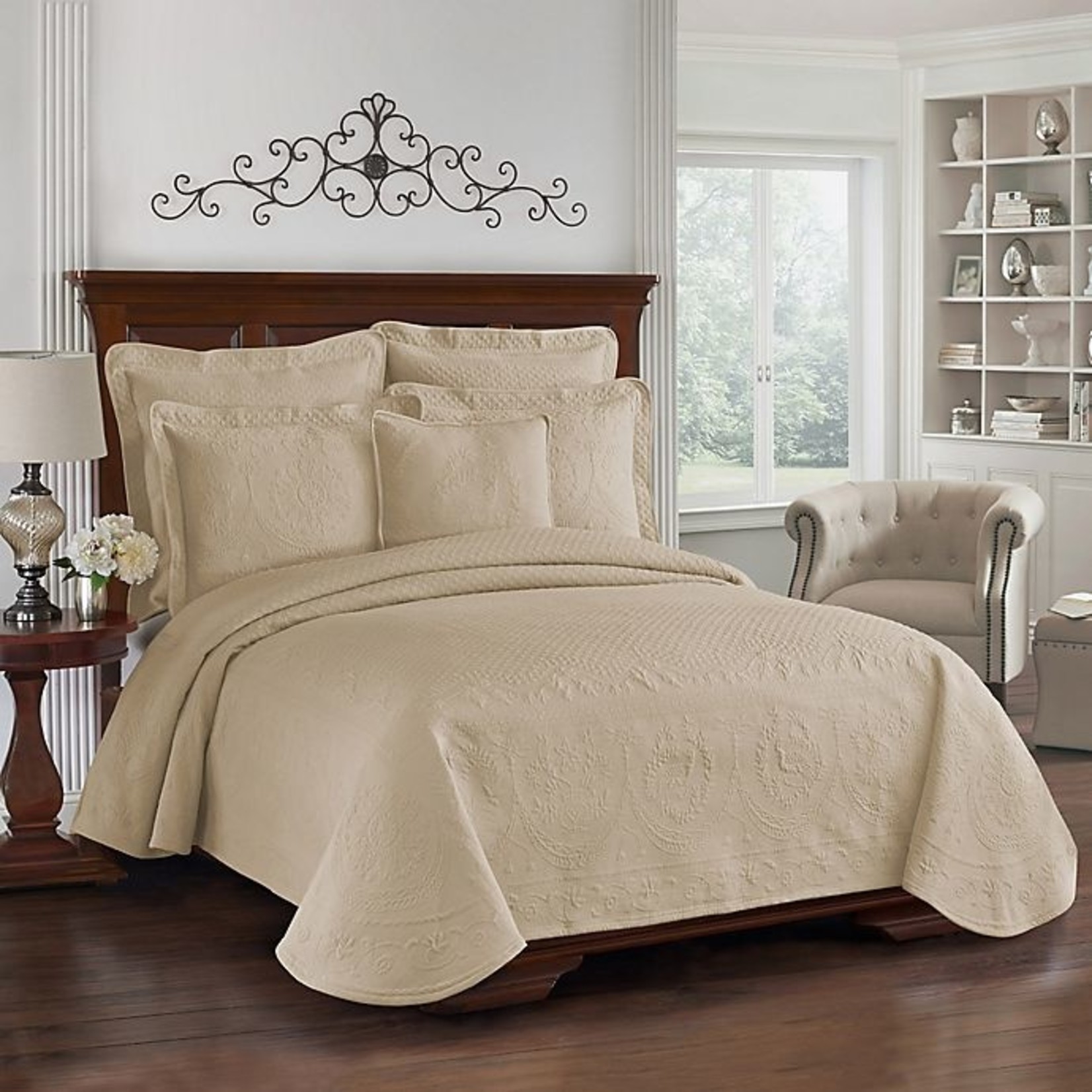 King Charles Linen Coverlet - Queen