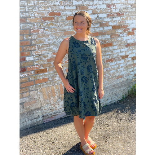 Baci & Amici Baci Floral Tank Dress Pkts Kha/Nvy 21960316 Baci & Amici Baci Floral Tank Dress Pkts Kha/Nvy 21960316
