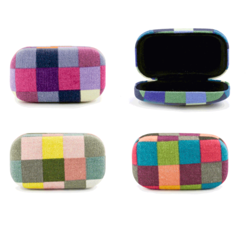 Kikkerland Kikkerland Travel Case Plaid Assort Kikkerland Kikkerland Travel Case Plaid Assort
