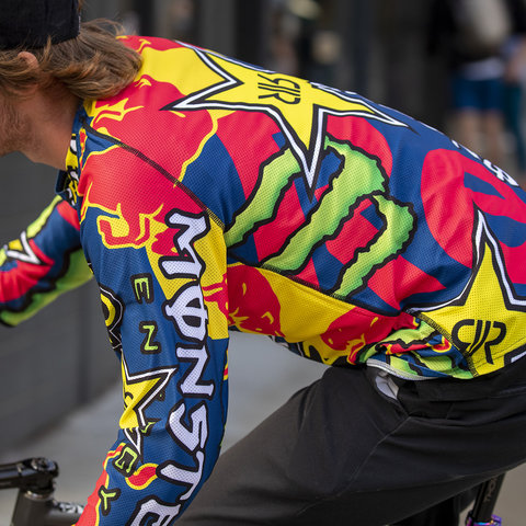MASH Sponsored L/S Shirt MASH Sponsored L/S Shirt