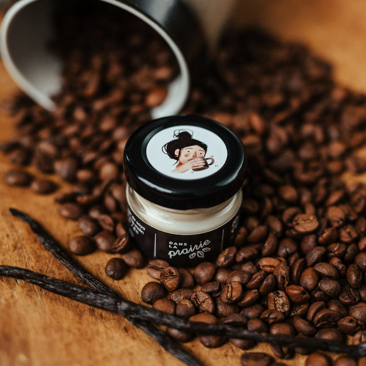 Bougies de soya dans la prairie