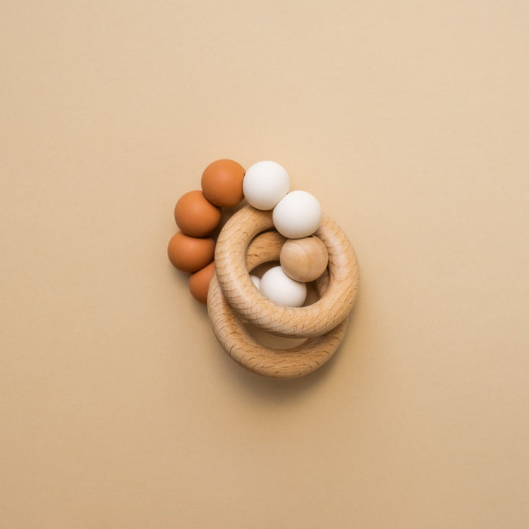 Minika Hochet à Main, Minika